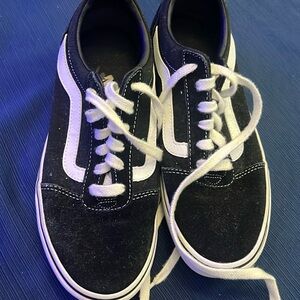 Black and white vans size 7.5